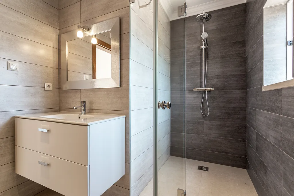 Installation de colonne de douche à Rueil-Malmaison : confort et design pour votre salle de bain