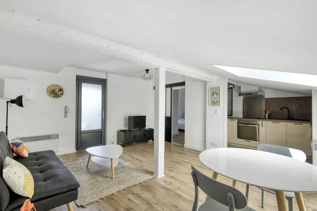 Superbe T2 meublé de 35m² proche Place Dupuy  