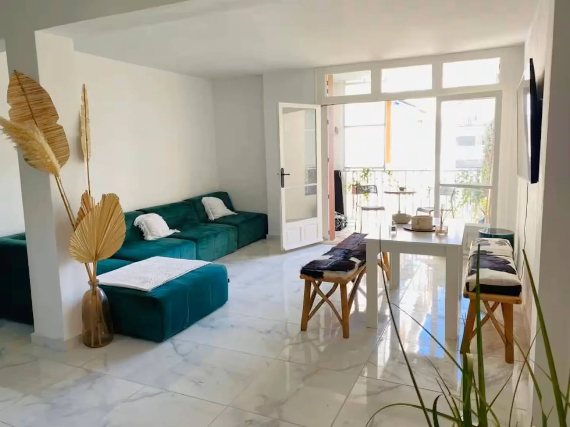 A vendre appartement T3 Cassis  avec balcon dans résidence sécurisée avec parking