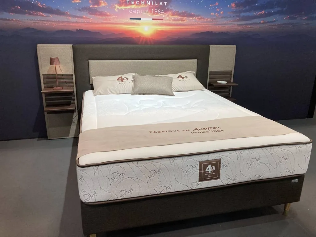 Vente d'un matelas 40 ANS de chez TECHNILAT