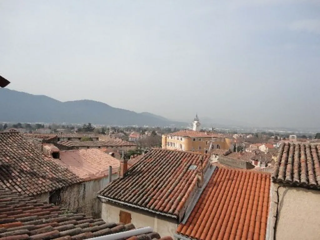 Logement à vendre 4 Gémenos sur 3 niveaux, vue dégagée