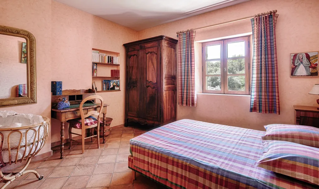 Pernes les Fontaines, propriété d'agrément sur 15 hectares   