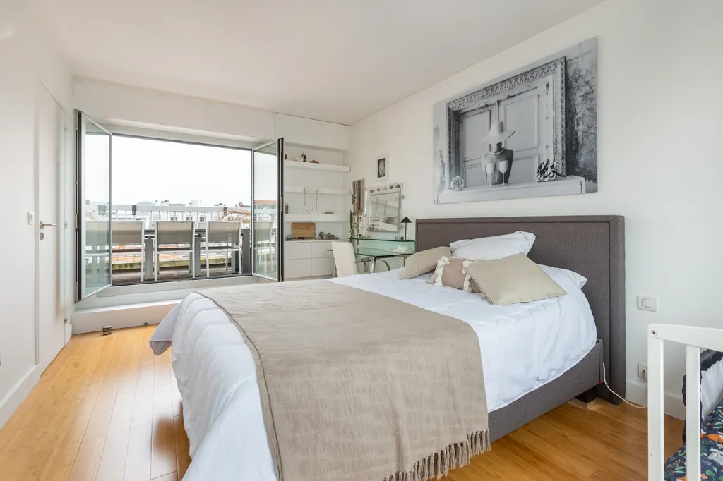 A vendre en dernier étage avec terrasse et excellent état général - Jeval / Convention Paris 75015