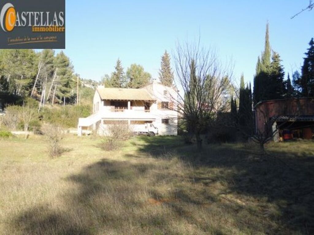  logement à rénover 5 Roquefort La Bédoule dans cadre champêtre sur 8200m²