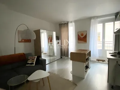 Studio à louer avec balcon à Saint Germain en Laye, 2 mn du RER A!