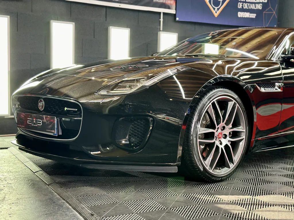 specialiste du traitement céramique sur Lyon detailing jaguar F-Type