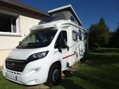 Avec un SUPERBE profilé comme le LMC V646 – Le camping-car compact qui a tout d’un grand