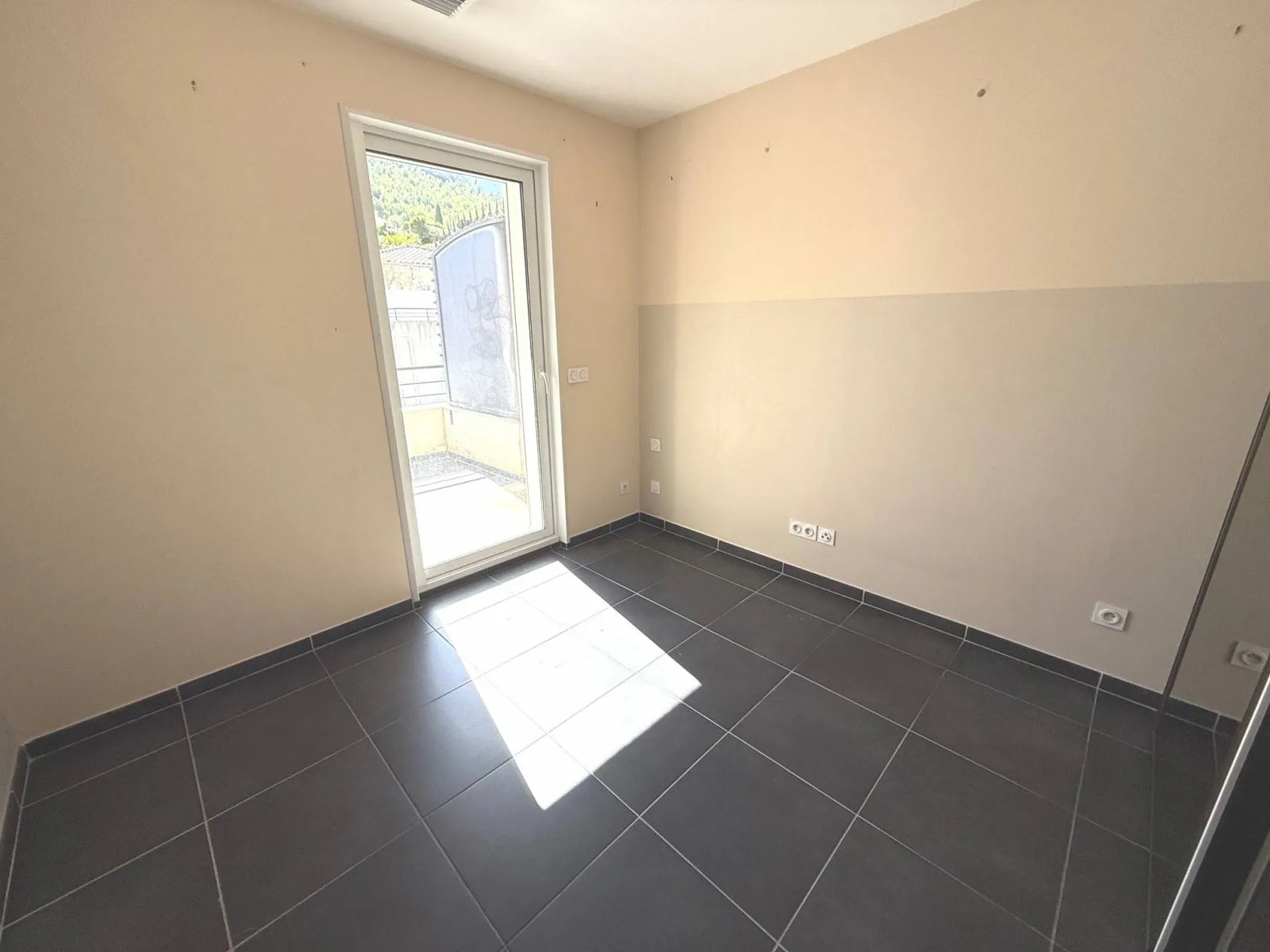 Type4+garage+place de parking privative dans résidence fermée avec piscine