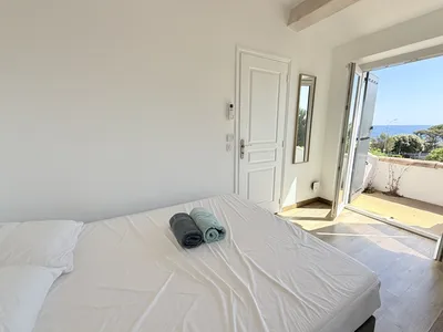 Villa front de mer à vendre aux Issambres – vue Méditerranée et piscine chauffée