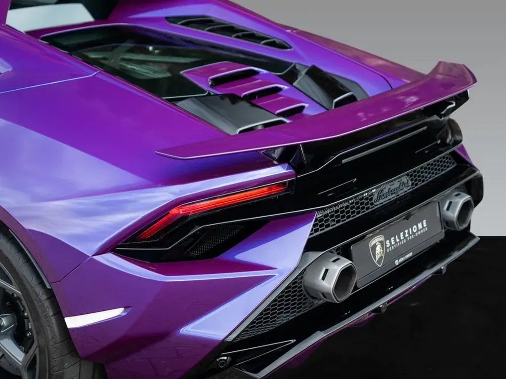 Diffuseur arrière et échappements Lamborghini Huracán Tecnica, design sportif V10, livraison Bordeaux incluse.
