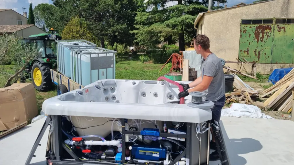 Hydrolux s’occupe-t-il du raccordement électrique et hydraulique du spa ?