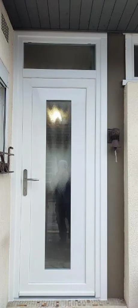 Porte en PVC avec imposte vitrée à Quetigny