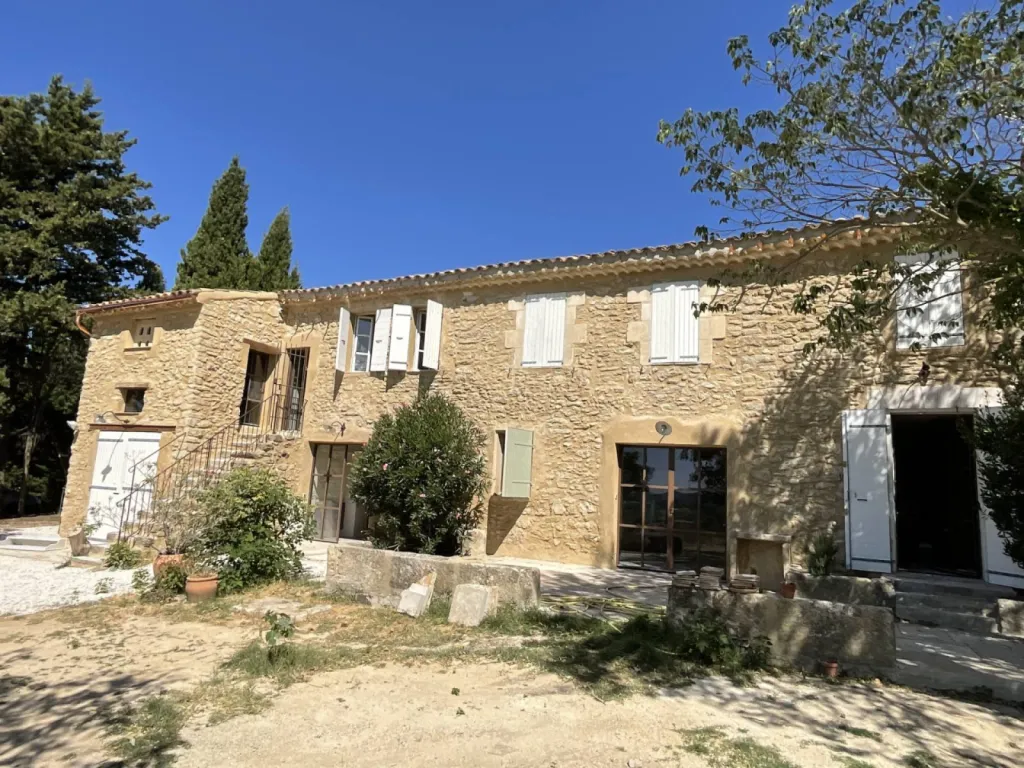 EN COURS DE RENOVATION MAS PRES DE LOURMARIN