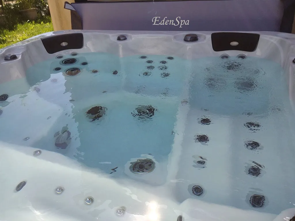 spa 2 places allongée exterieur fuveau