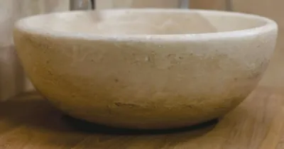 La pierre de Travertin est une roche sédimentaire dure pour dallage extérieur et intérieur, margelle, escalier