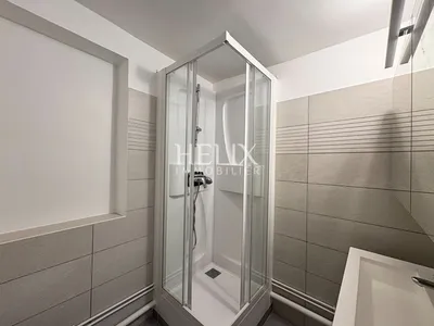 A vendre centre ville à Saint Germain en Laye un appartement avec deux chambres. 