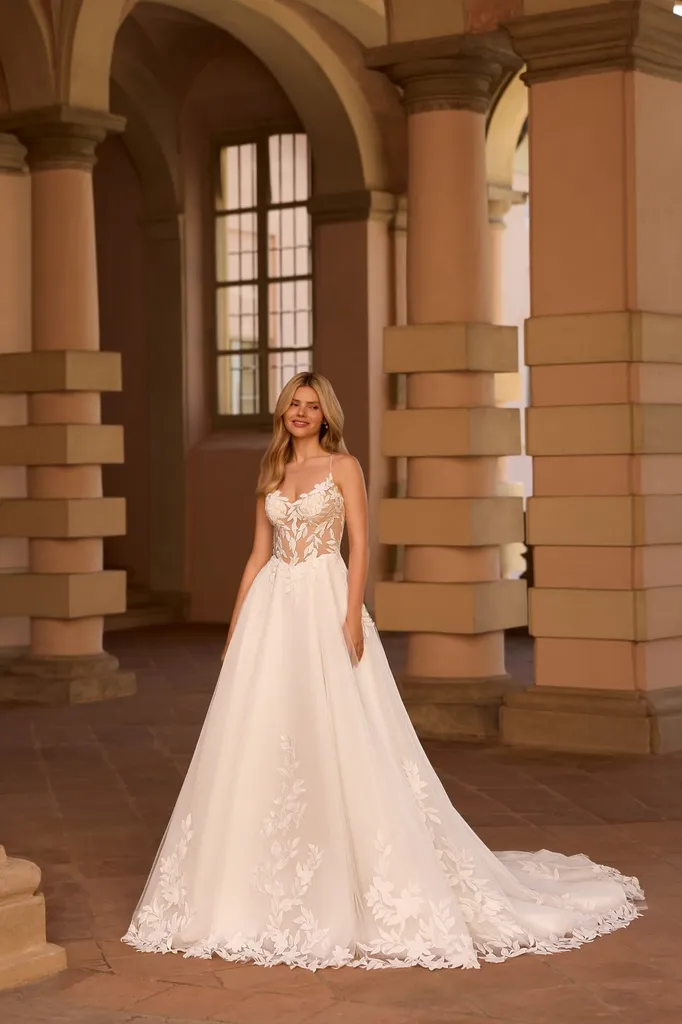 Robe de mariée bohème avec dentelle florale Marseille