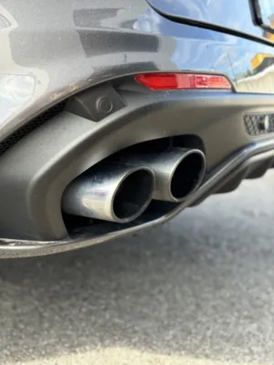 Nettoyage complet d'une Alfa Romeo Stelvio pour la préparation du véhicule à la vente presque neuf à Annecy en Haute Savoie