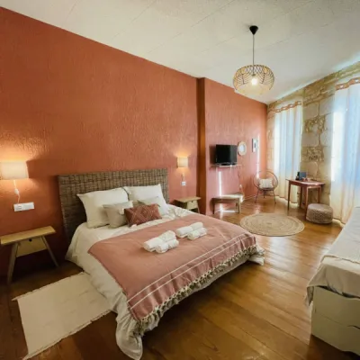 Maison d’hôtes avec mobilier sur-mesure et ambiance cosy, par l’Atelier D. architecte d’intérieur à Bordeaux