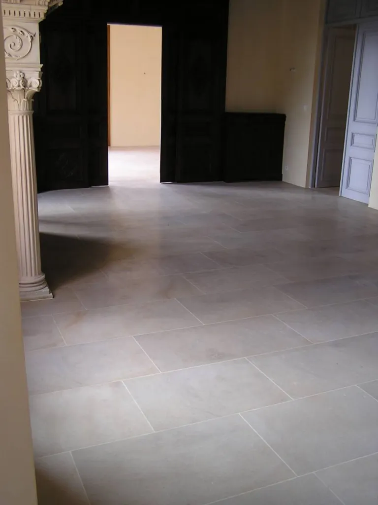 Pierre de France adouci pour sol intérieur Château à Saint-Tropez