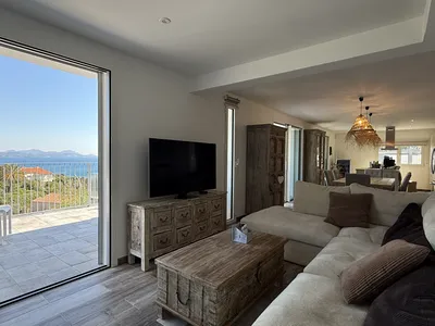 Villa d'exception aux Issambres — 200 m² de plain-pied, 4 suites vue mer, piscine, entièrement rénovée, clé en main