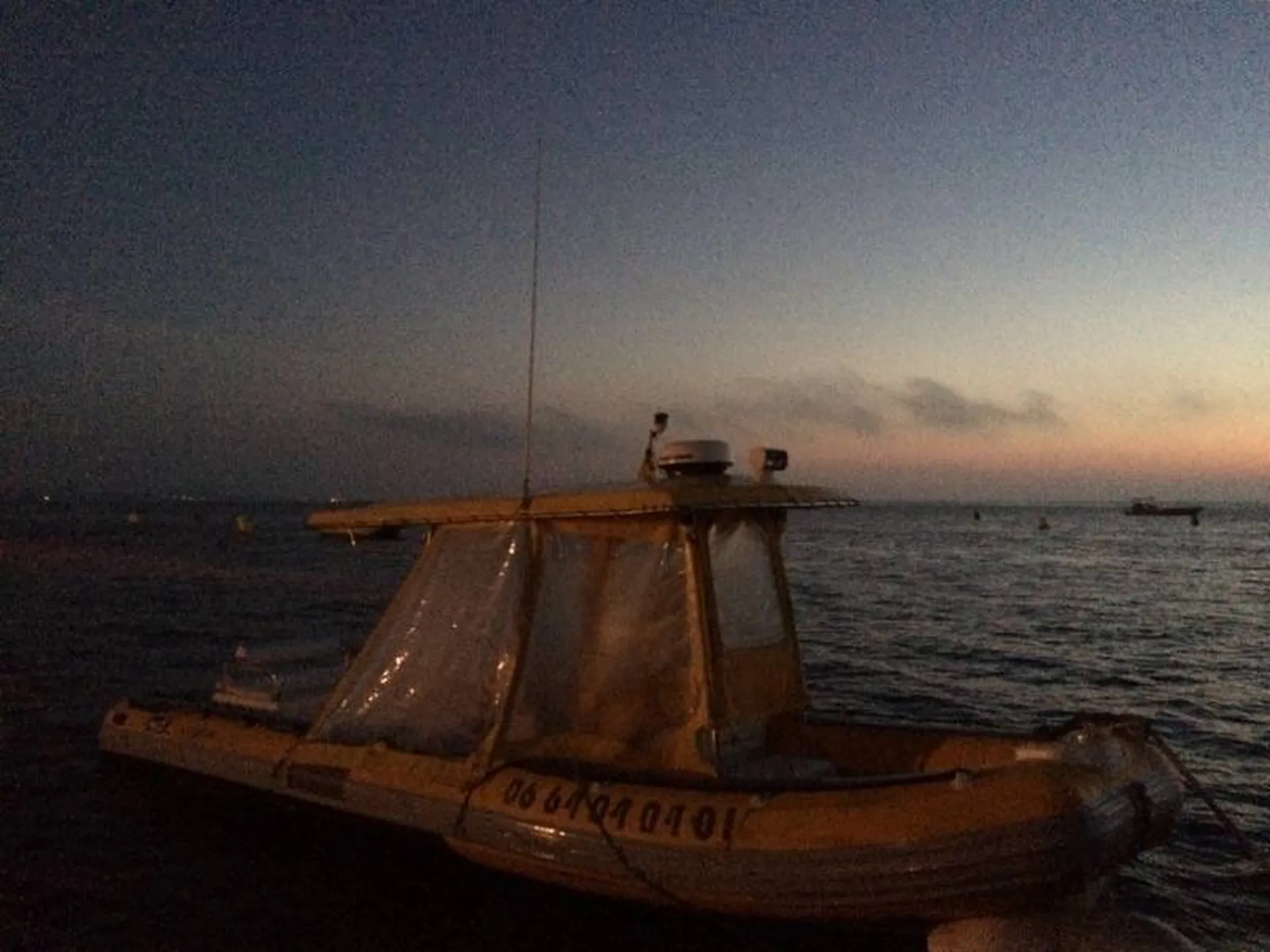 Bateau taxi privé en service en hiver - bassin d'arcachon