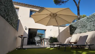 Les Issambres, rez-de-jardin lumineux: T2 de 46 m² avec terrasse 15 m², parking, proche plages, à 256 000 €