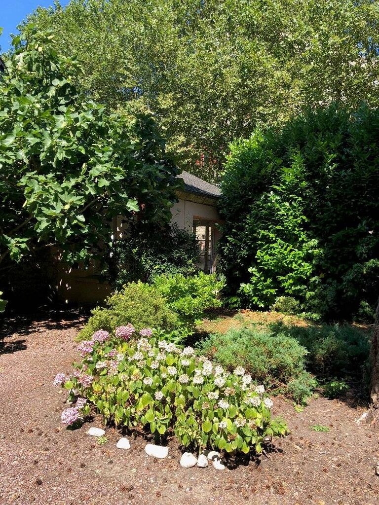 A acquérir authentique maison de charme et de caractère avec sa cheminée et son agréable terrain en Normandie 14
