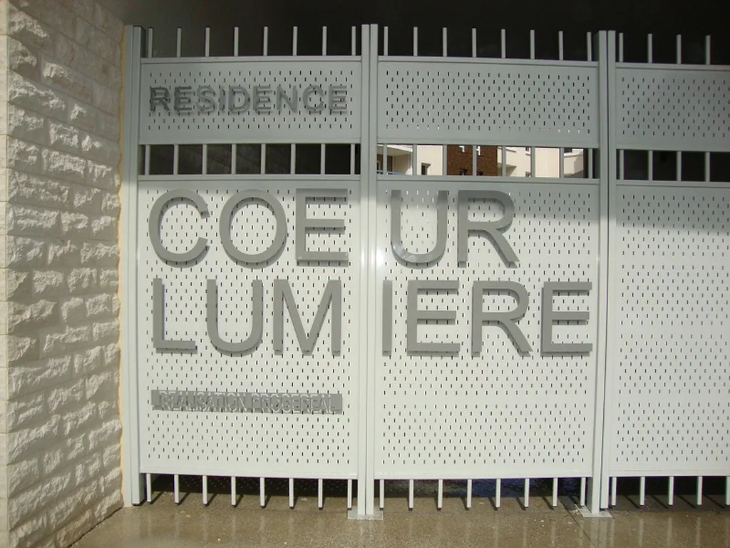 PORTAIL TOLE ACIER ALU LA BOUYILLADISSE