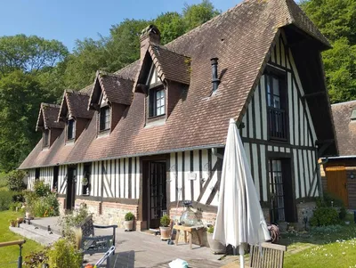 Rare à la vente, Propriété Normande avec dépendance et jardin de 4 709 m², proche de Pont-Audemer 27500