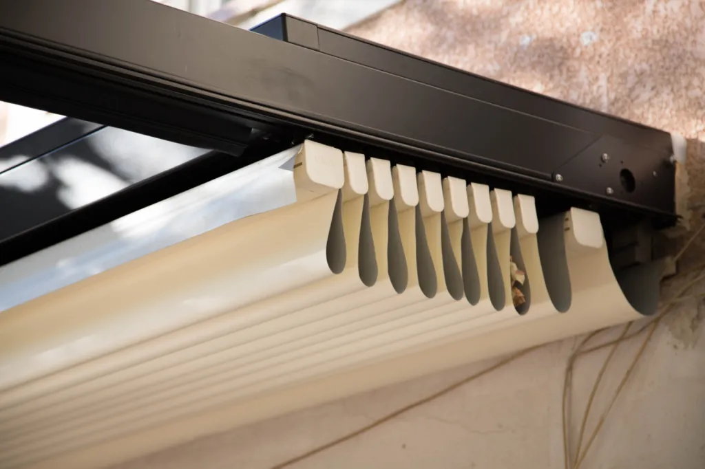 installation d'un vélum pour terrasse de bar à rognac