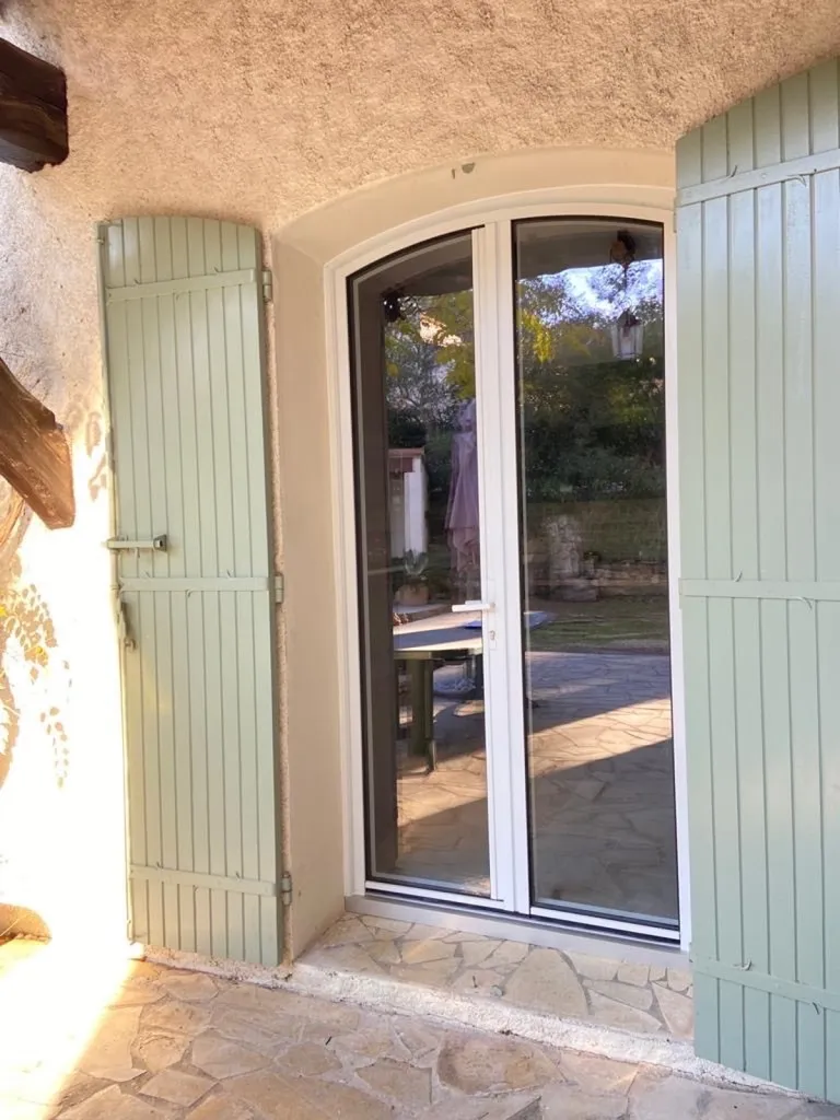 Fenêtre en aluminium à Martigues