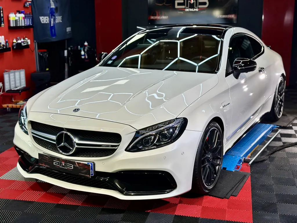 polissage Carroserie traitement céramique EMB DETAILING Vaugneray socialiste Mercedes C63 AMG