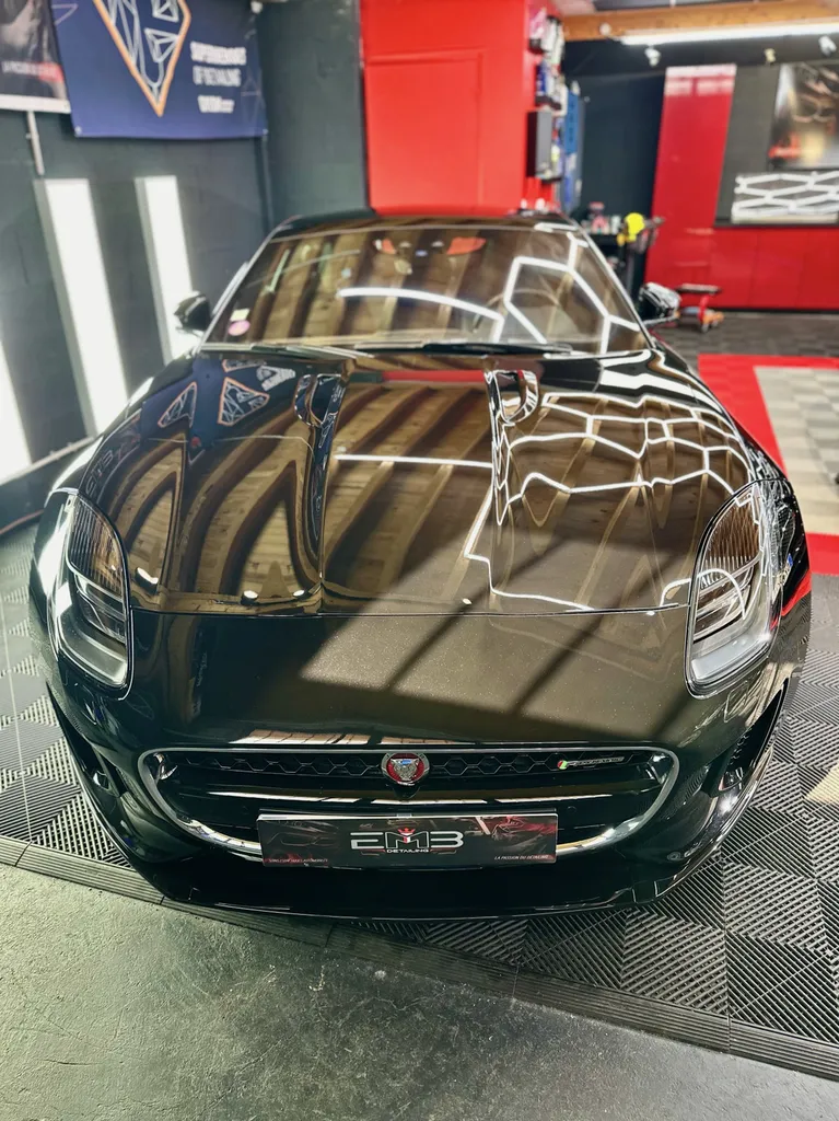 specialiste du traitement céramique sur Lyon detailing jaguar F-Type