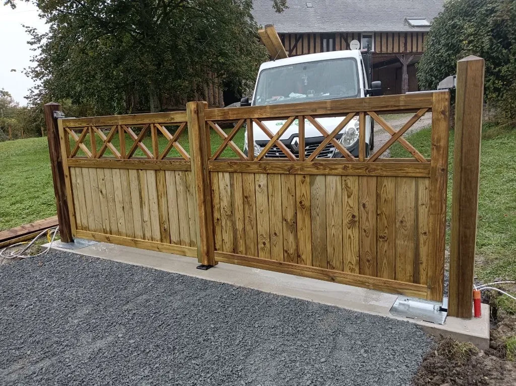 Pose de Portail Motorisé en Bois Noble, Modèle 2 Vantaux Sur-Mesure à Rouen en Seine-Maritime 76 et Barentin