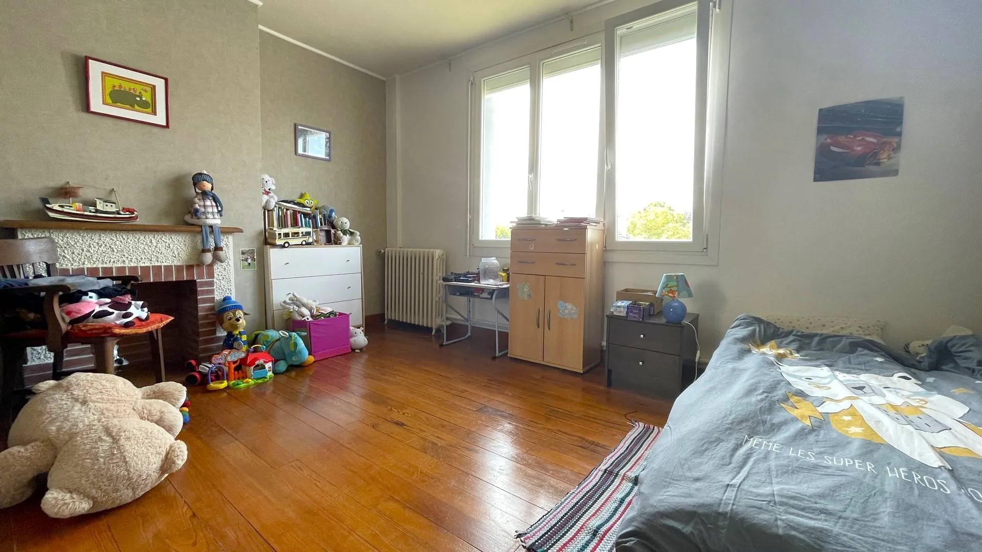 Propriété à vendre avec garage à Dieppe** : Cette maison offre également un garage d’environ 25 m² et un jardin de 358 m².