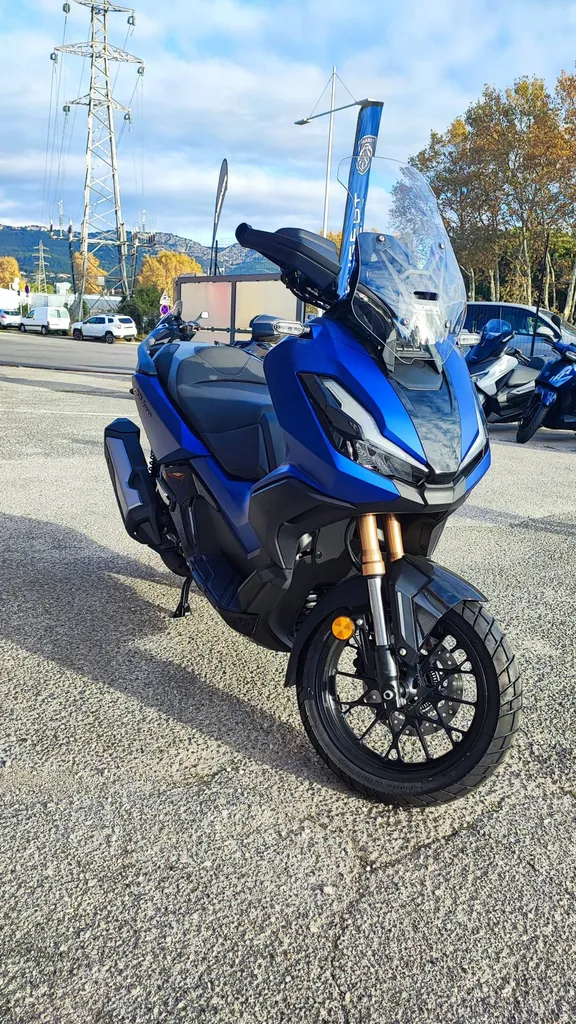 SCOOTER OCCASION HONDA ADV 350 DU 01/2024 AVEC 1800 KM.