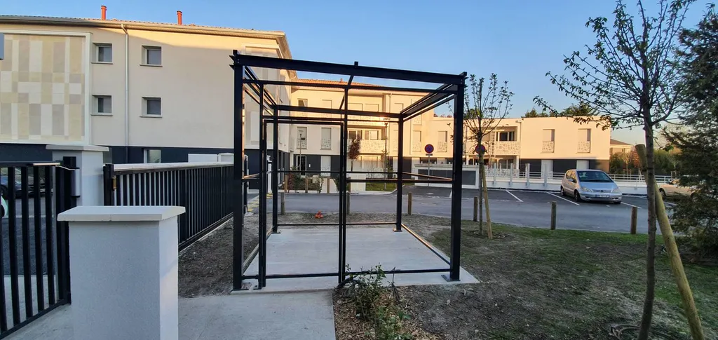 Création de local à vélo avec charpente métallique à Mérignac près de Bordeaux