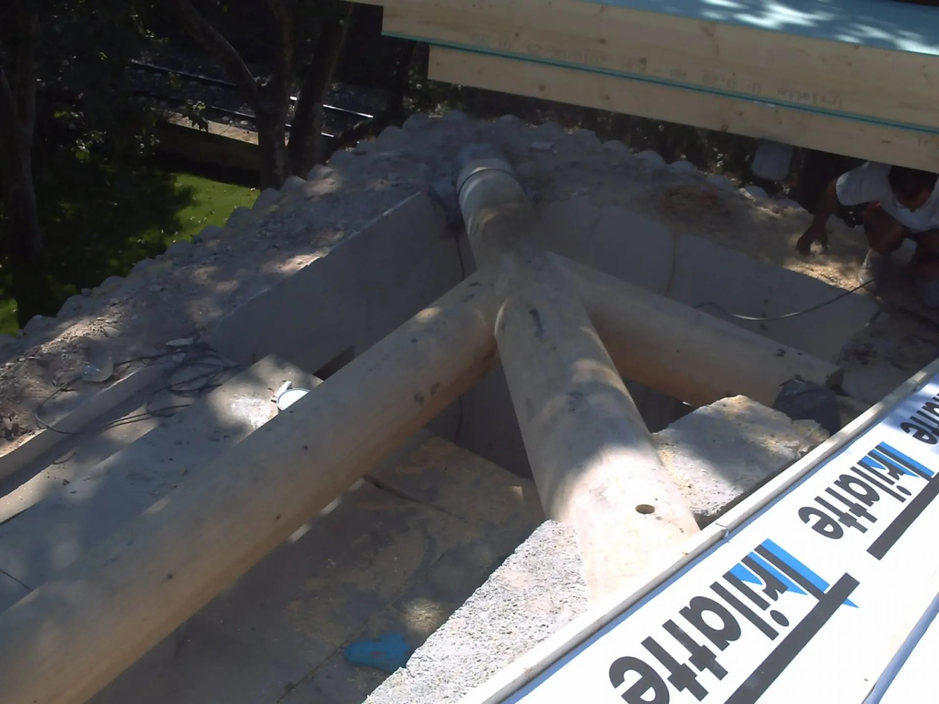 Rénovation d'un Mas en charpente poutre ronde à Aix-En-Provence