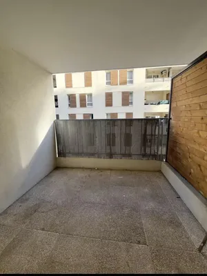 En exclusivité t2 avec terasse et parking 13010 