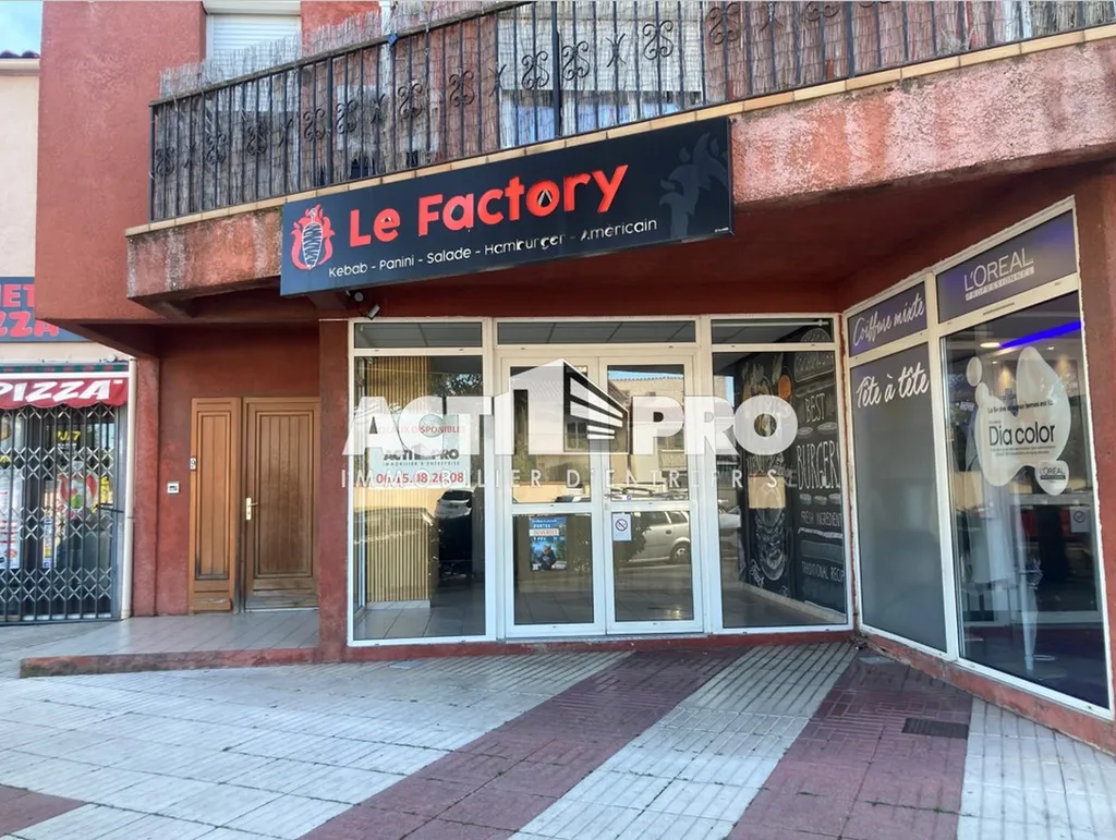 Local commercial d'environ 40 m2 avec extraction disponible à la vente ou location à Canet-en-Roussillon dans les Pyrénées-Orientales.
