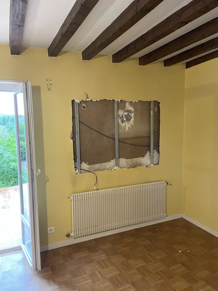 Travaux d’ouverture dans un mur porteur pour la création d’une fenêtre dans une maison à Saint-Étienne-des-Oullières (Rhône 69)