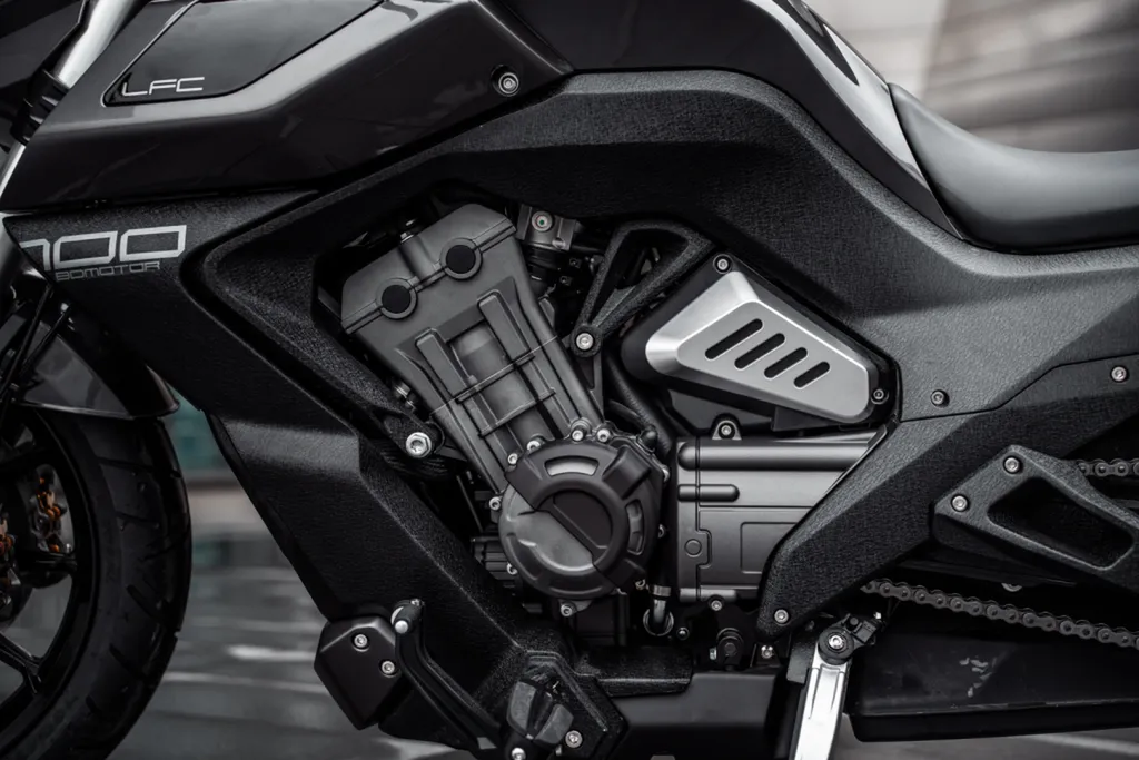 MOTO NEUVE BENDA LFC PRO 700 A LA SEYNE SUR MER