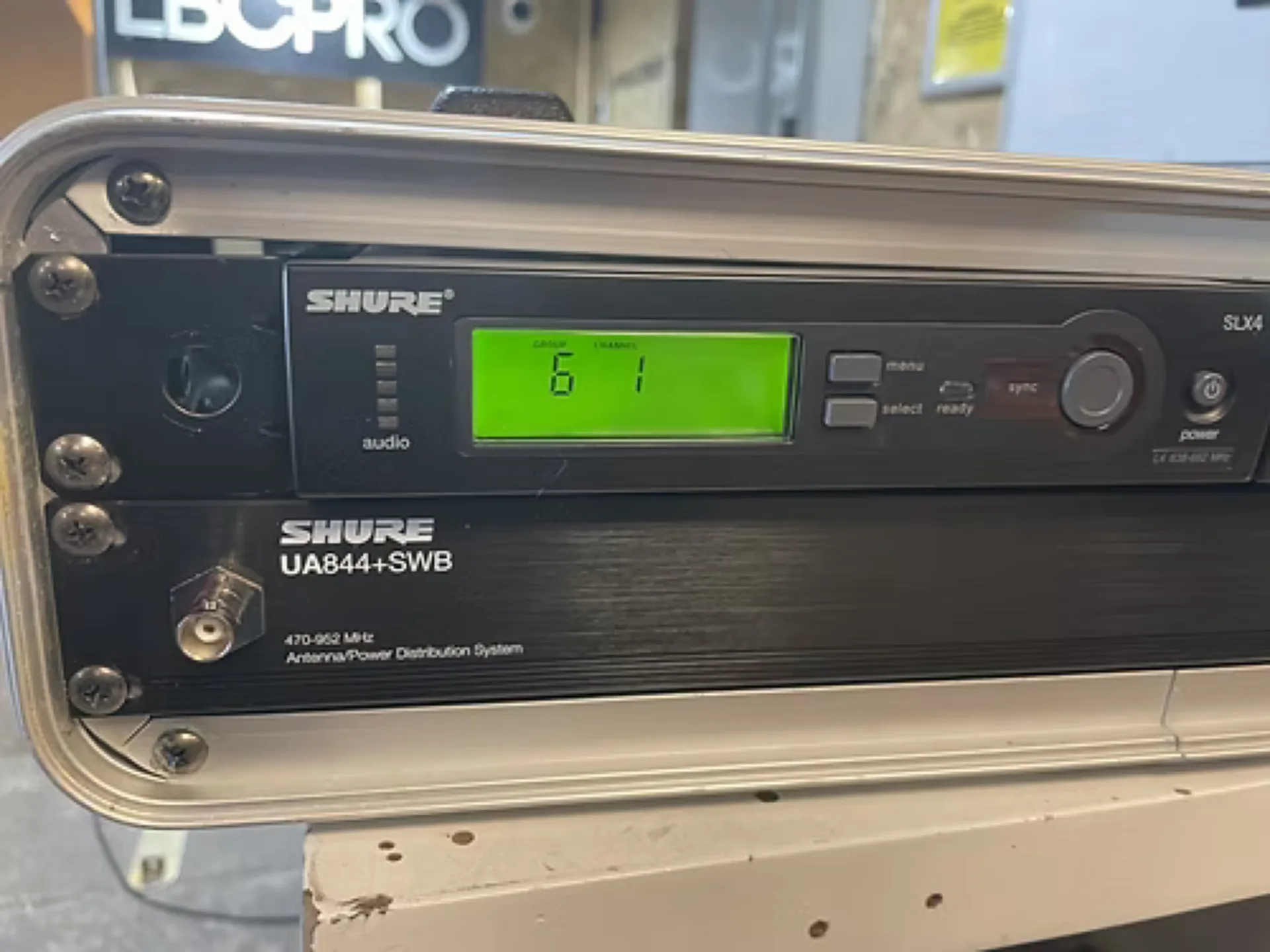 DOUBLE RECEPTEUR MICROS SHURE + 2 MICROS BETA58 + DISTRI