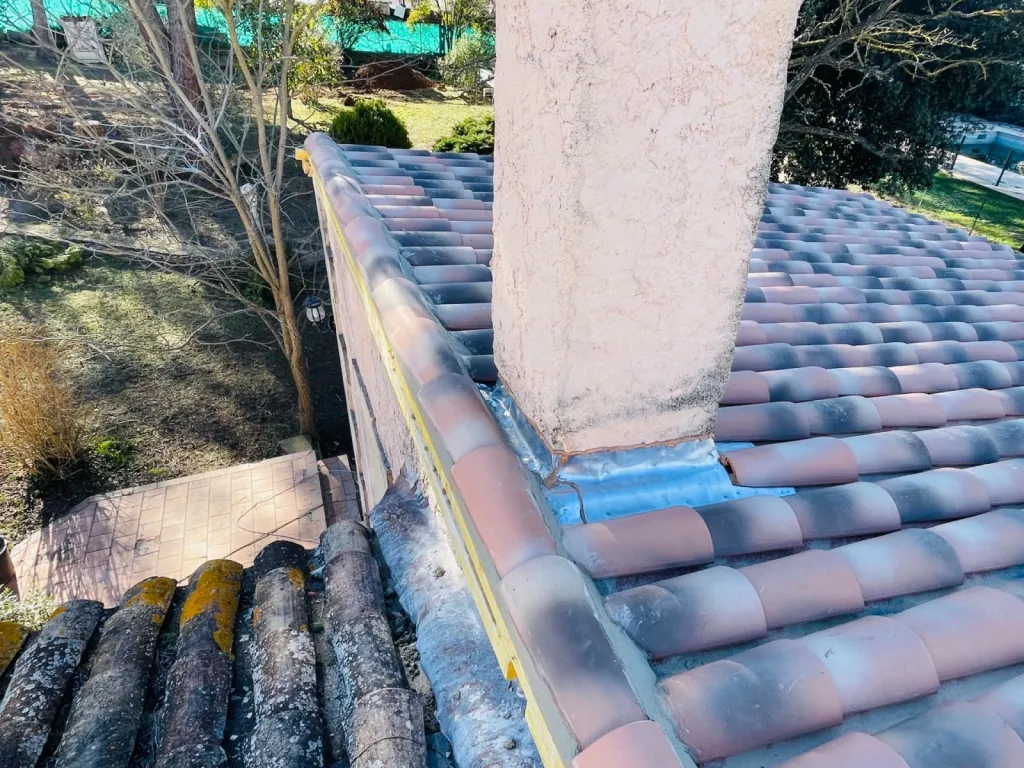 pose de tour de cheminée en plomb sur bouc bel air