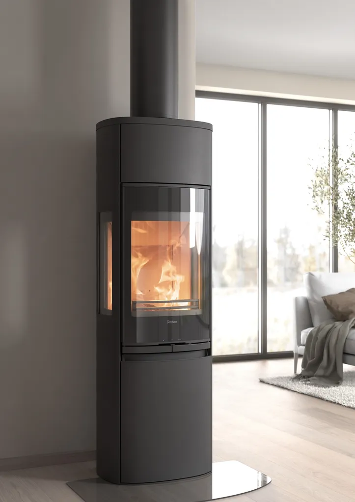 Une flamme généreuse et apaisante grâce à la technologie avancée du Contura 900, disponible chez Chaleur Nordique