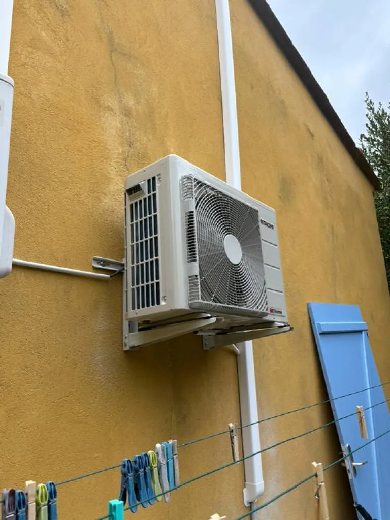 Système de climatisation Hitachi avec unité extérieure R32