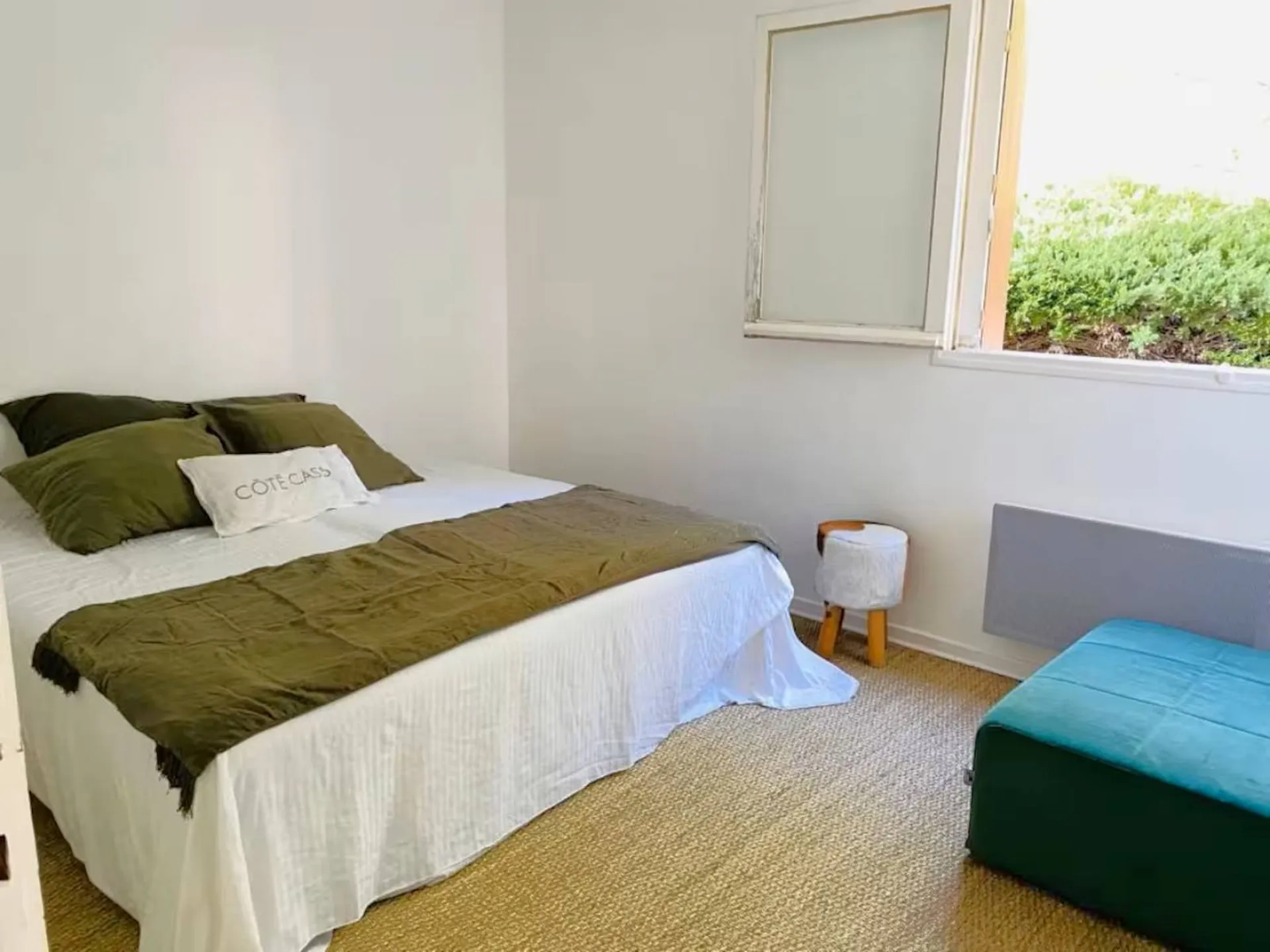 A vendre appartement T3 Cassis  avec balcon dans résidence sécurisée avec parking