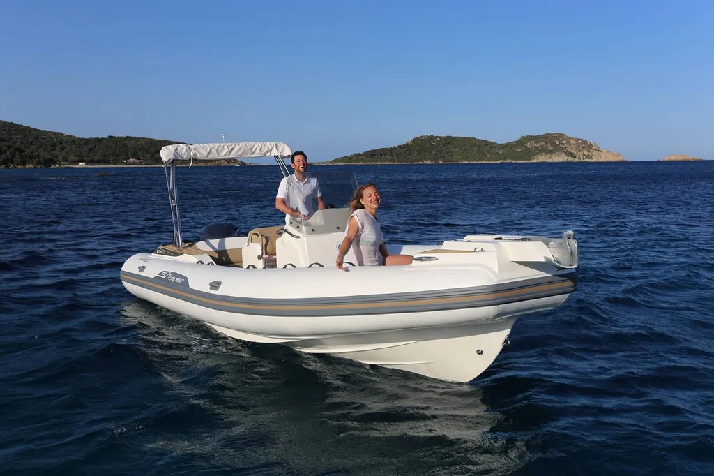  Bateau à moteur semi-rigide neuf en vente à La Martinique