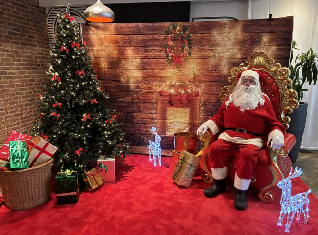 Stand Photos Père Noël : sublimez vos photos avec le Père Noël à Lyon, Grenoble et Saint-Etienne